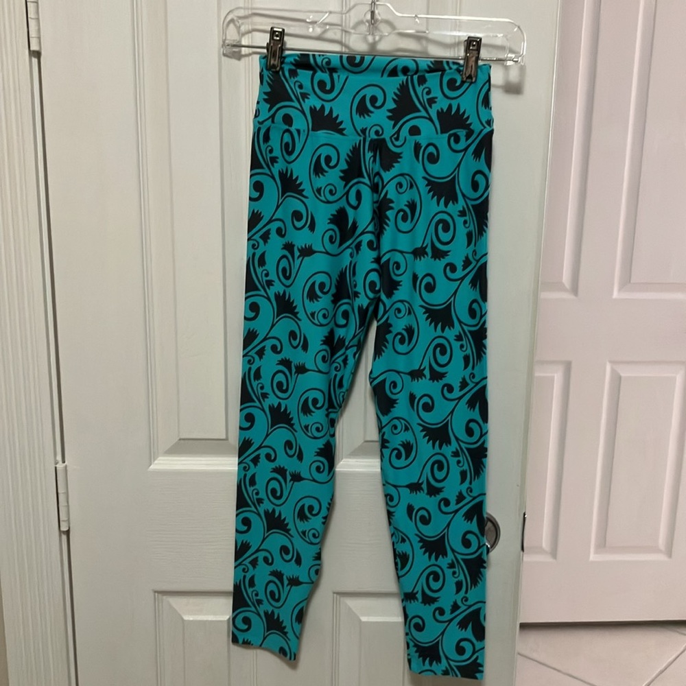 Pre Own Liquido Yoga Capri  Size- M